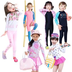 สินค้าพร้อมส่ง ชุดว่ายน้ำ เซ็ต 2 ชิ้น เสื้อ+กางเกง บอดี้สูท ลายดอก