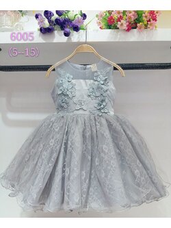 ชุดออกงาน เดรสสีเทา แต่งลูกไม้อก