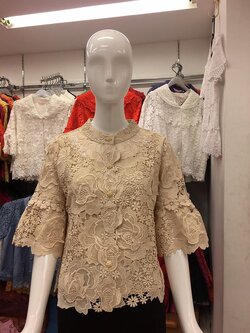 เสื้ิอลกไม้ลายกุหลาบ สีครีม ไซส์ 46