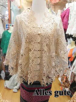 เสื้อลูกไม้เหลืองทอง สวยหรูหราดูดี ลูกไม้ทั้งตัวด้านหน้าเเละด้านหลัง pink boutique size 44 #เสื้อลูกไม้ลูกไม้ใยสับปะรด #เสื้อลูกไม้ #Allesgute