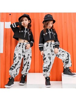 ชุดเต้น ชุดแดนซ์ เสื้อแขนยาวฮูดสีดำ+กางเกงลายการ์ตูน