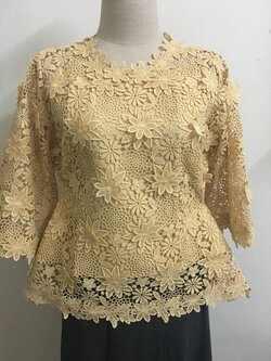 เสื้อลูกไม้สีสวย