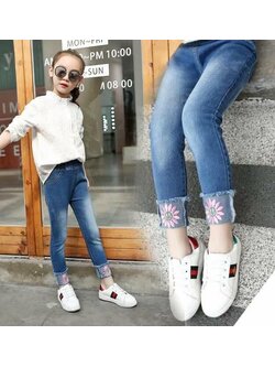 กางเกงยีนส์ขายาว ปักแต่งดอกไม้