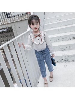 ชุดเสื้อสีขาวแขนยาว+กางเกงยีนส์