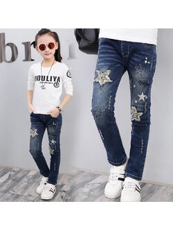 กางเกงยีนส์เข้ารูป แต่งดาว