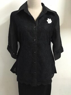 เสื้อลูกไม้สีดำ