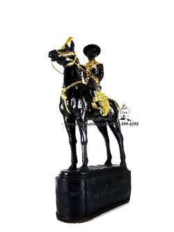 พระเจ้าตาก ทรงม้า เนื้อเรวิ่น สีดำ ขนาด 5 นิ้ว สูง 14 นิ้ว