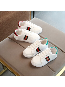 รองเท้าผ้าใบ สีขาว