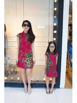 เดรสกี่เพ้าลายดอกเขียว สีแดง เซ็ตแม่ลูก