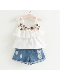 ชุดเสื้อสีขาว+กางเกงยีนส์ขาสั้น