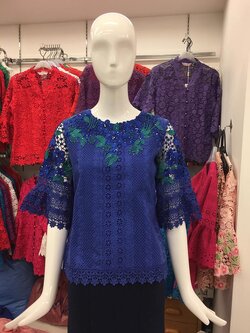 เสื้อลูกไม้สีน้ำเงิน ปักเพชร ลูกไม้งานสวย แบรนด์พิ้งบูติค