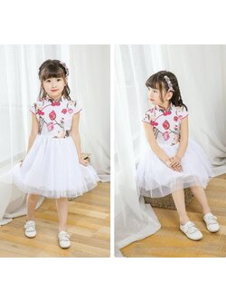 กี่เพ้าแขนสั้น ลายดอกทิวลิป สีขาว