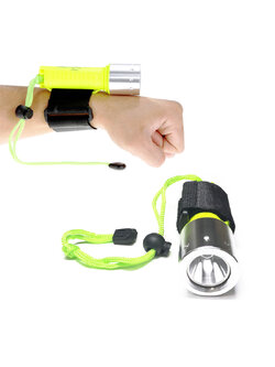 ไฟฉายดำน้ำพลาสติก หลอด XML-T6 รุ่นคาดข้อมือ แถมฟรี ถ่านแดง 18650 1 ก้อน พร้อมแท่นชาร์จ