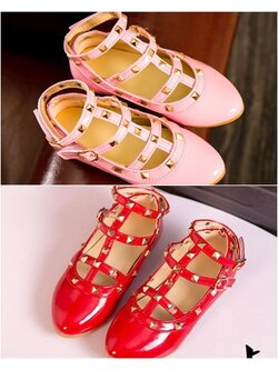 รองเท้าคัชชู แต่งหมุด