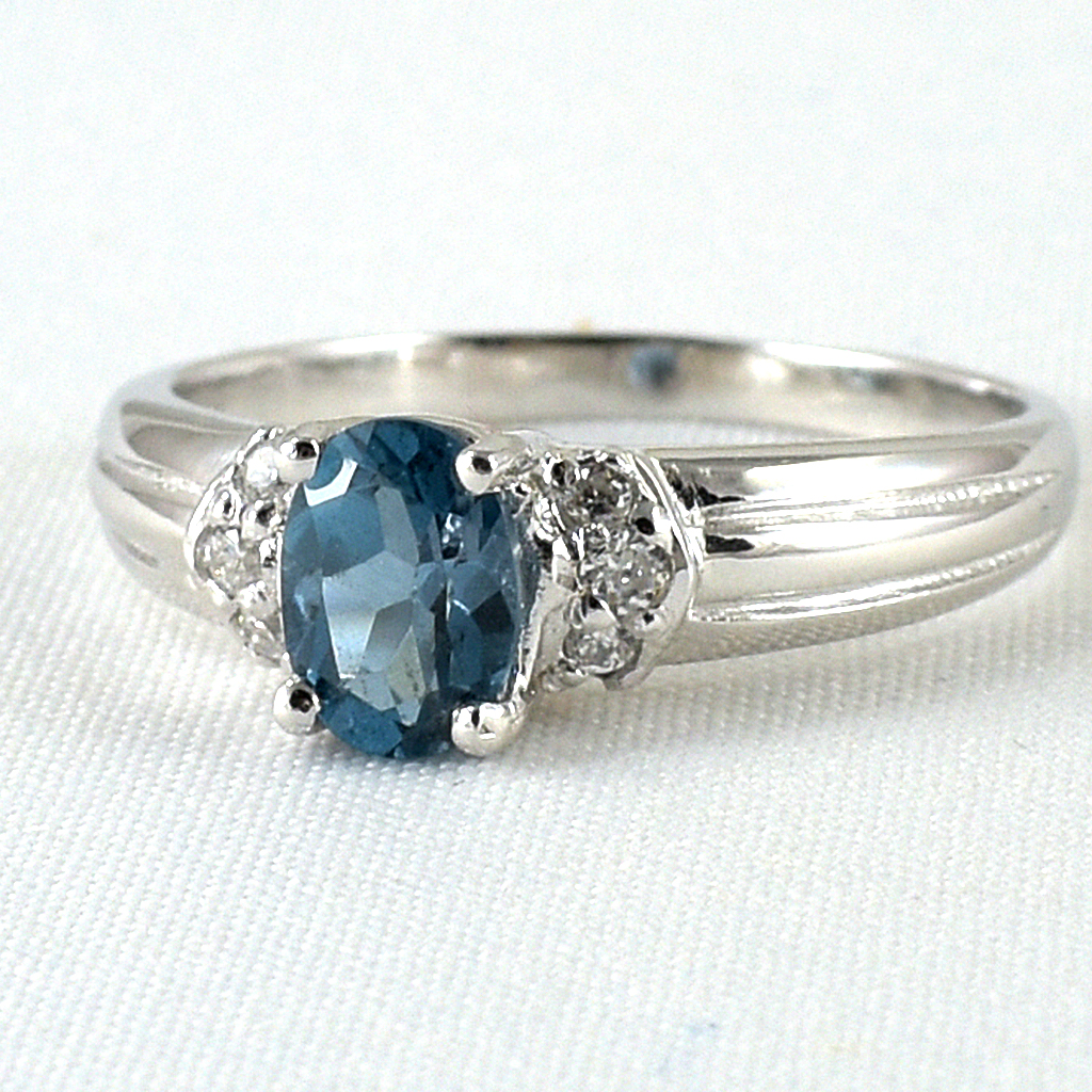 แหวนเงินแท้ราคาถูกชุบทองคำขาว ลอนดอนบลูโทปาซแท้ 0.95 กะรัต เพชรCZ 0.11 กะรัต งานประณีตสวยงาม สั่งผลิตค่ะ