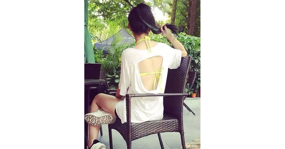 เสื้อยืดแฟชั่น ดีไซน์เก๋แต่งโชว์เว้ากลางหลัง เซ็กซี่นิดๆ รหัส 1694-สีขาว