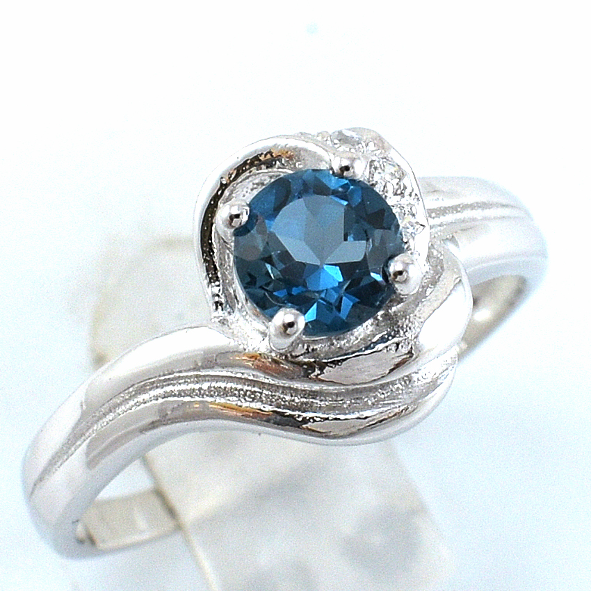 แหวนเงินแท้ราคาถูกชุบทองคำขาว ลอนดอนบลูโทปาซแท้ 0.60 กะรัต เพชรCZ 0.034 กะรัต งานประณีตสวยงาม สั่งผลิตค่ะ