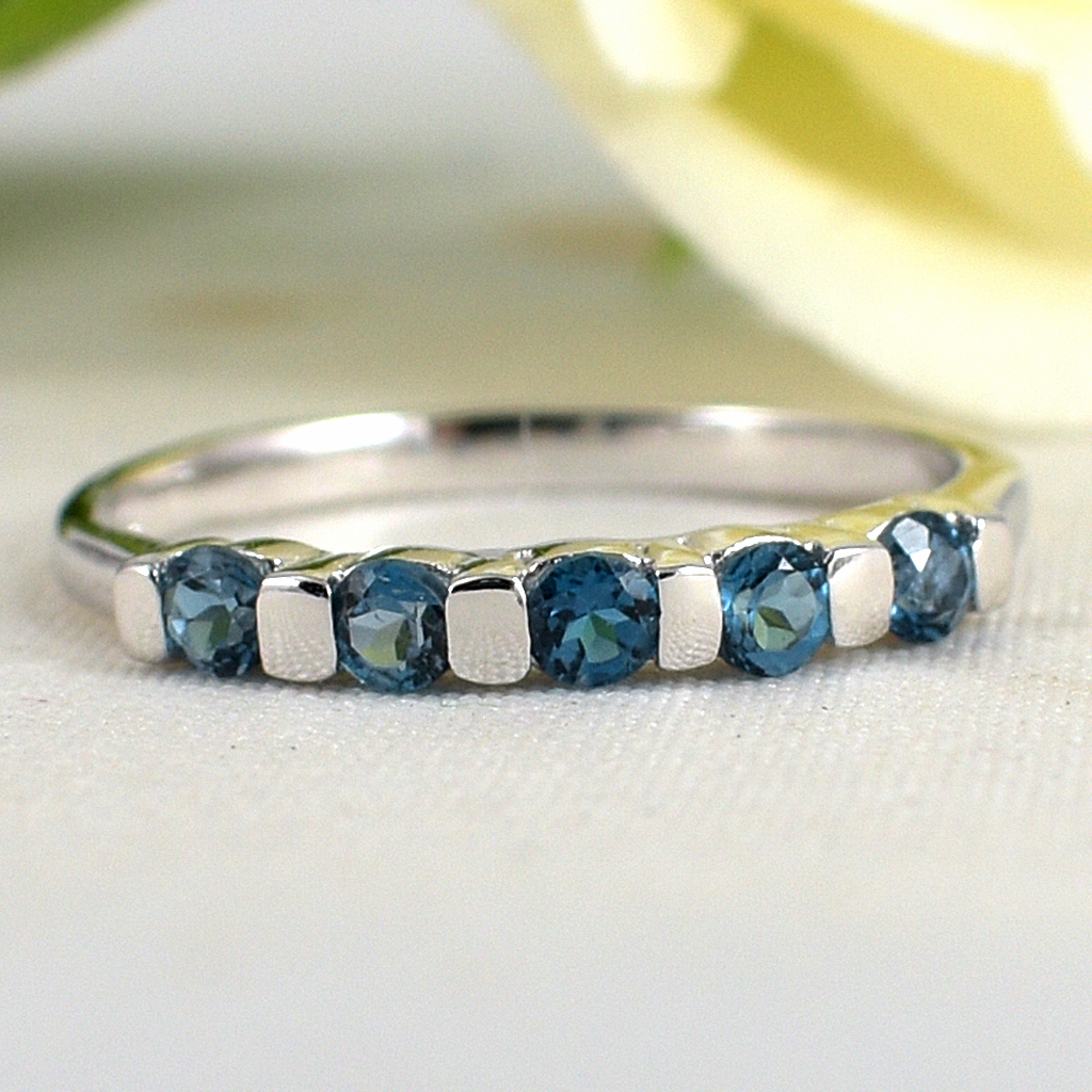 แหวนเงินแท้ราคาถูกชุบทองคำขาว ลอนดอนบลูโทปาซแท้ 0.55 กะรัต งานประณีตสวยงาม สั่งผลิตค่ะ