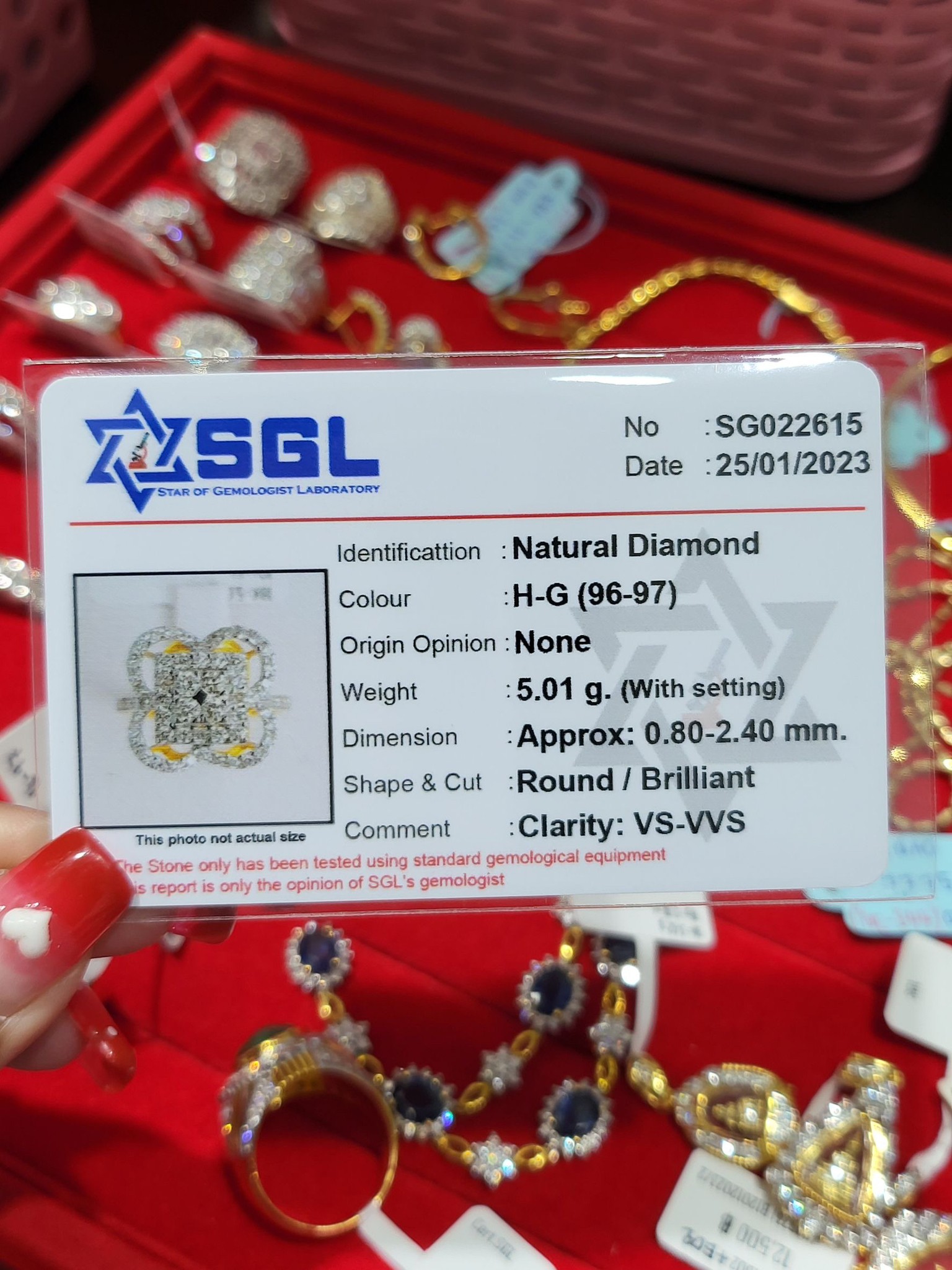 พร้อมส่งและสั่งผลิตแหวนเพชรแท้กระจุกทรงสี่เหลี่ยมสวยหรู ทรงชู ใส่สวยโดดเด่น สามารถสวมติดนิ้วได้ทุกวัน ทุกโอกาส แหวนแต่งงาน แหวนหมั้น ใส่เที่ยว ออกงาน แหวนทองคำ 18K เพชรแท้ 0.85 กะรัต 62 เม็ด ราคาถูกมาก ส่งฟรี