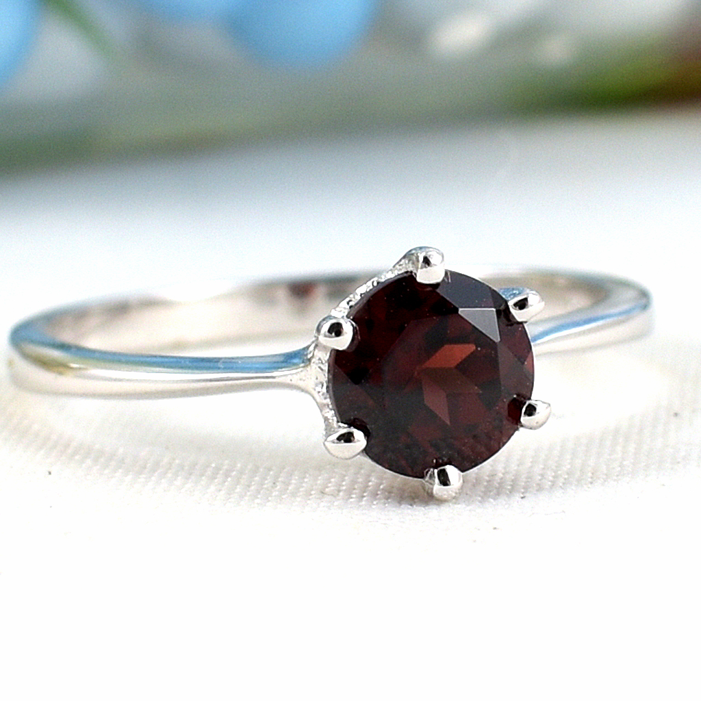 แหวนเงินแท้ราคาถูกชุบทองคำขาว โกเมนแท้ 1.0 กะรัต งานประณีตสวยงาม สั่งผลิตค่ะ