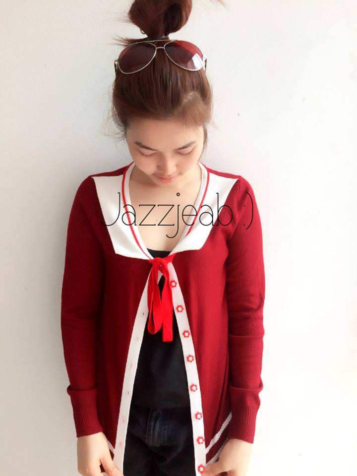 เสื้อคลุมคอโบว์ สีแดง