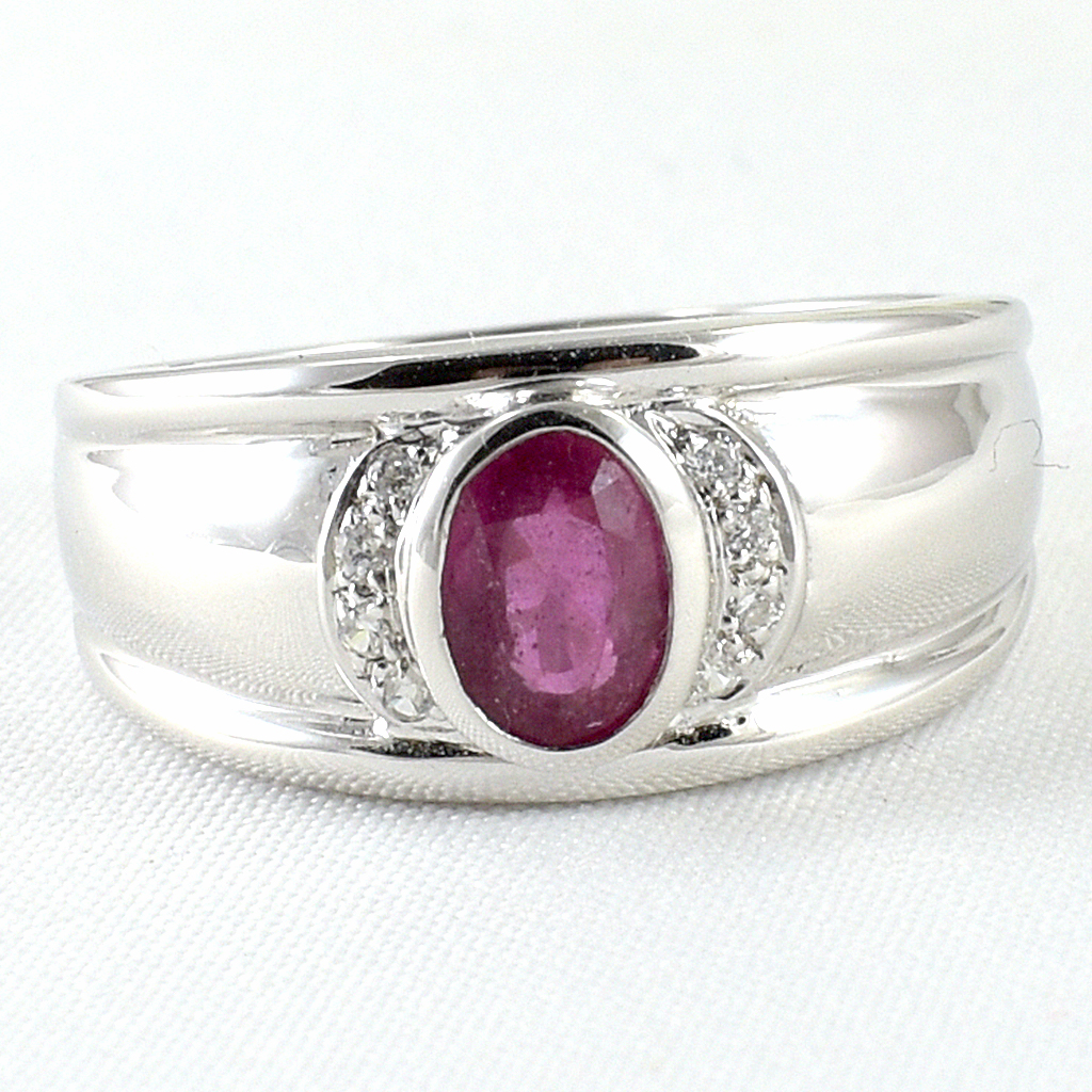 แหวนเงินแท้ราคาถูกชุบทองคำขาว พลอยแท้ทับทิม 0.95 กะรัต เพชรCZ 0.08 กะรัต งานประณีตสวยงาม สั่งผลิตค่ะ