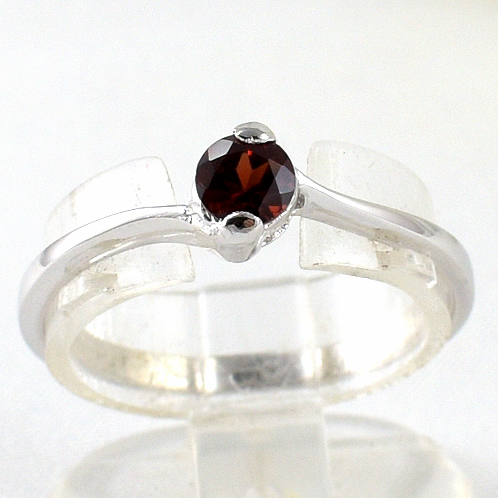 แหวนเงินแท้ราคาถูกชุบทองคำขาว โกเมนแท้ 0.35 กะรัต งานประณีตสวยงาม สั่งผลิตค่ะ