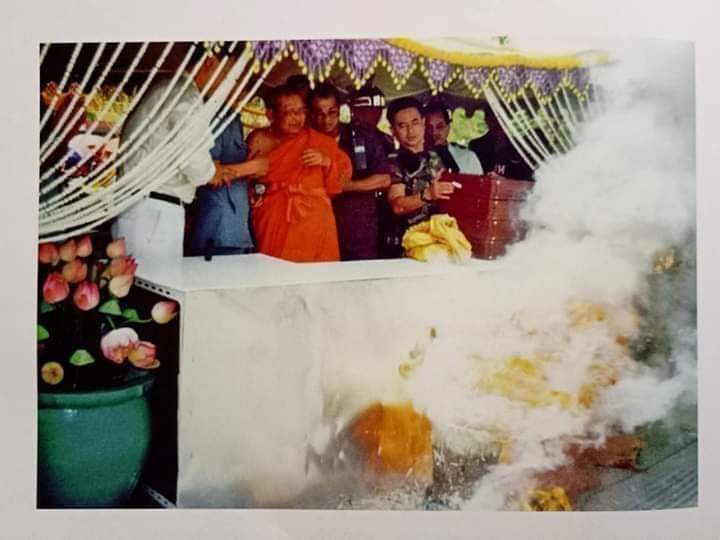 2. พระผงชานหมาก-เกศา พุทธรัศมี หลวงพ่อฤๅษีลิงดำปลุกเสก ปี 2535 วัดโพธิ์ฯ (ปลุกเสกพิธีเดียวกับสมเด็จองค์ปฐมรุ่น1วัดท่าซุง)