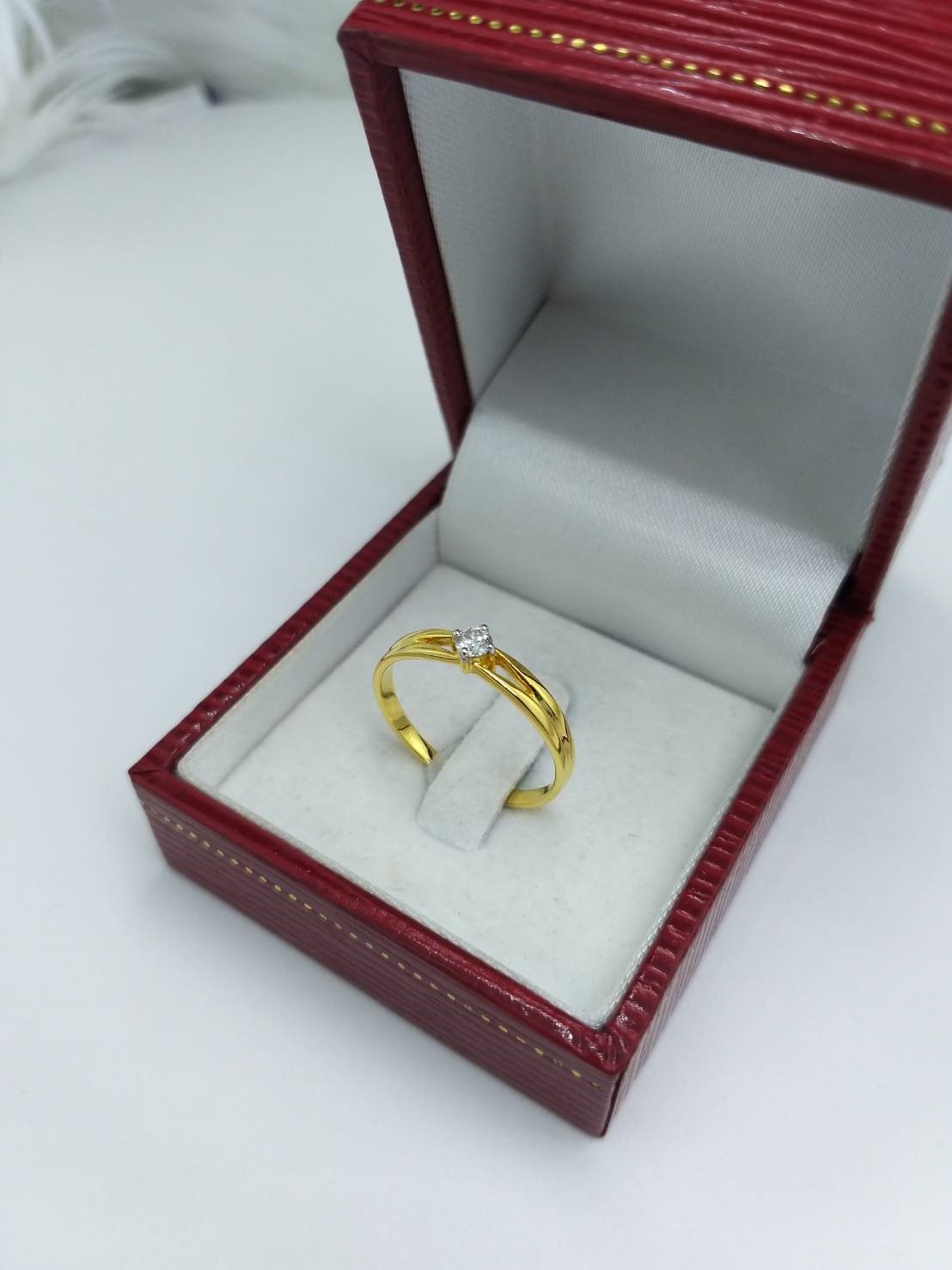 สั่งผลิตเพชรเบลเยี่ยมคัท แหวนแต่งงาน แหวนหมั้น ใส่เที่ยว ออกงาน แหวนทองคำ 18K เพชรแท้ 0.11 กะรัต 1.68 กรัม น้ำ 99 ราคาถูกมาก มีใบรับประกันค่ะ