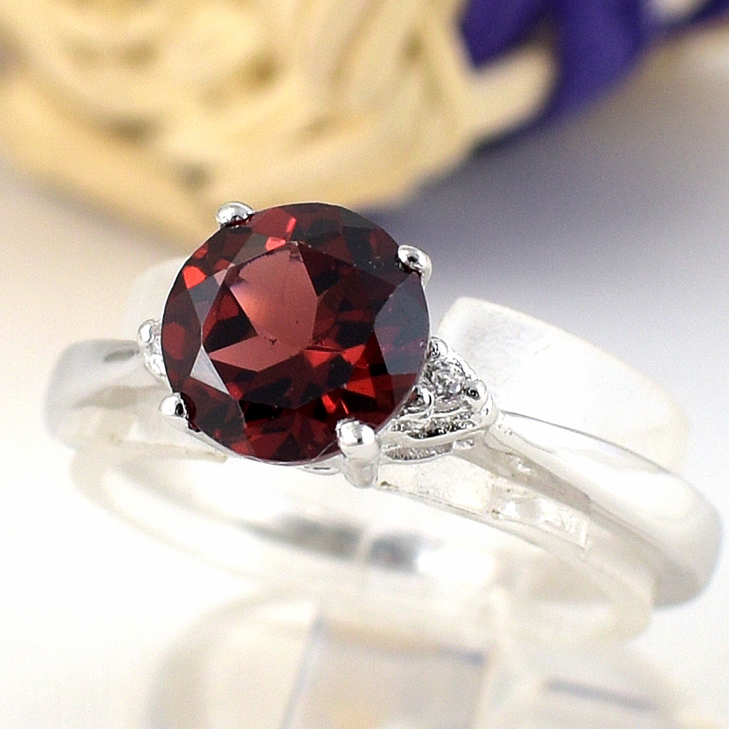 แหวนเงินแท้ราคาถูกชุบทองคำขาว พลอยแท้โกเมน 1.25 กะรัต เพชรCZ 0.02 กะรัต งานประณีตสวยงาม สั่งผลิตค่ะ