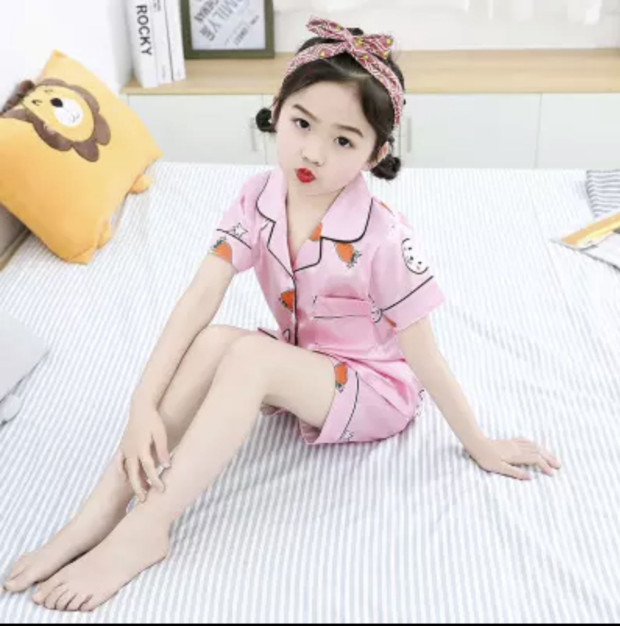 ชุดนอนเด็ก ชุดนอนผ้าซาติน แขนสั้น แบบมีลาย