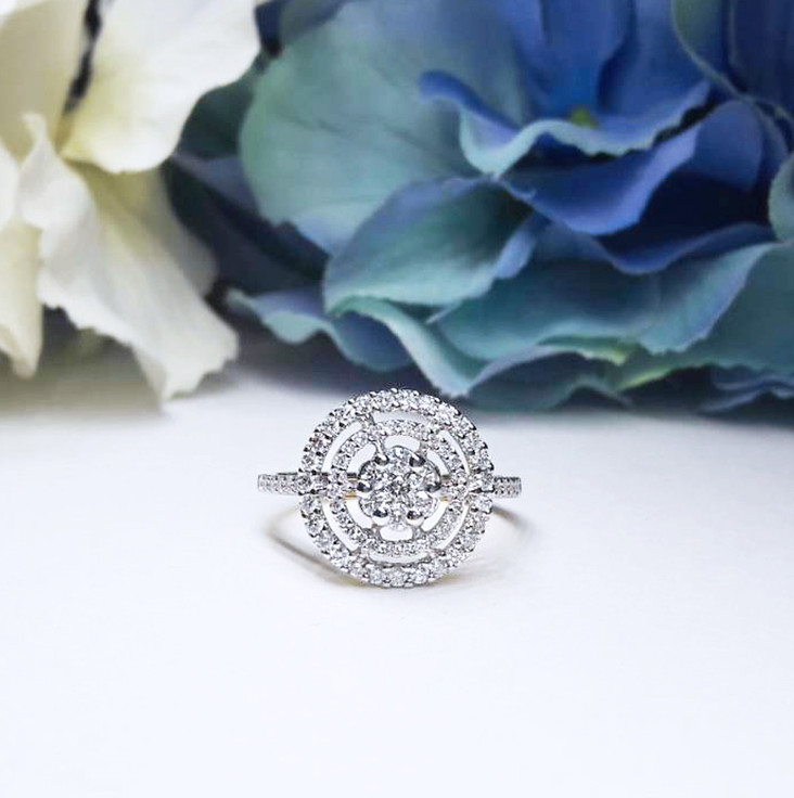 สั่งผลิตเพชรเบลเยี่ยมคัท แหวนแต่งงาน แหวนหมั้น ใส่เที่ยว ออกงาน แหวนทองคำ 18K เพชรแท้ 0.58 กะรัต 4.07 กรัม น้ำ 99 ราคาถูกมาก มีใบรับประกันค่ะ