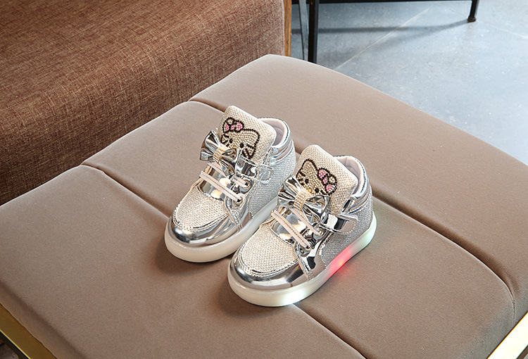 รองเท้าผ้าใบ คิตตี้้ มีไฟ