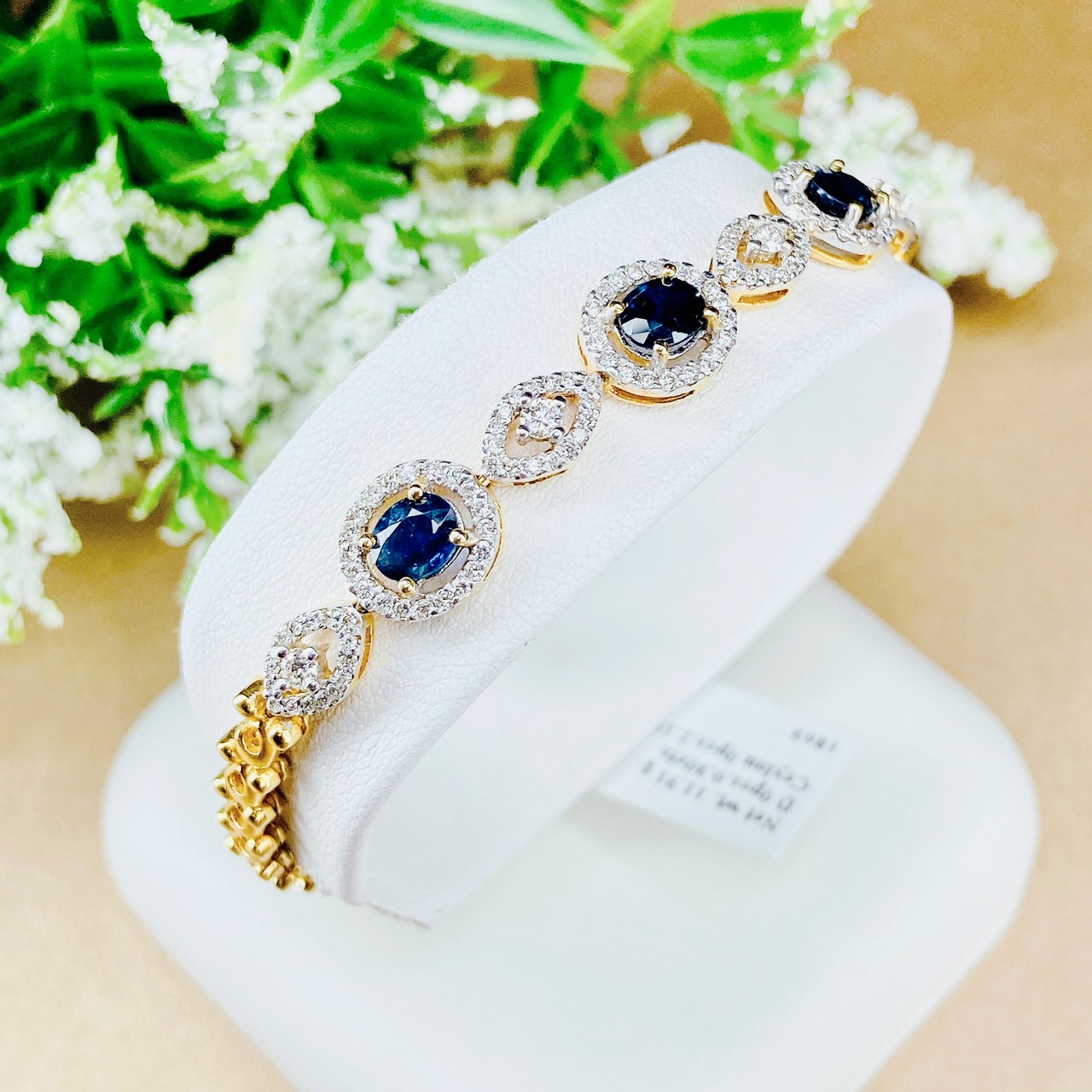 สร้อยข้อมือไพลินซีลอนล้อมเพชร แต่งสลับเพชรกลม ตัวเรือนทอง ไพลินสีสวย งานพรีเมียมสุดๆราคาดีมากๆค่ะ