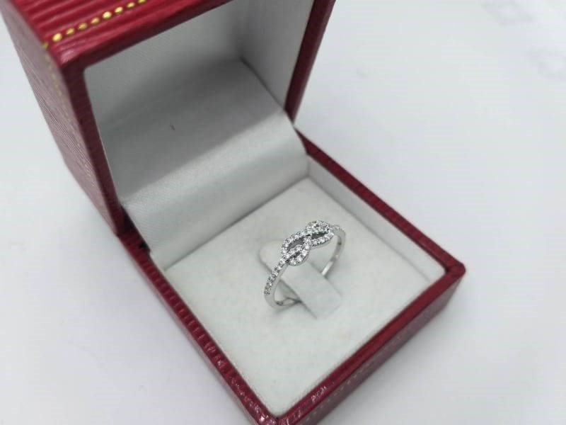 สั่งผลิตเพชรเบลเยี่ยมคัท แหวนแต่งงาน แหวนหมั้น ใส่เที่ยว ออกงาน แหวนทองขาว 18K เพชรแท้ 0.26 กะรัต 2.01 กรัม น้ำ 99 ราคาถูกมาก มีใบรับประกันค่ะ