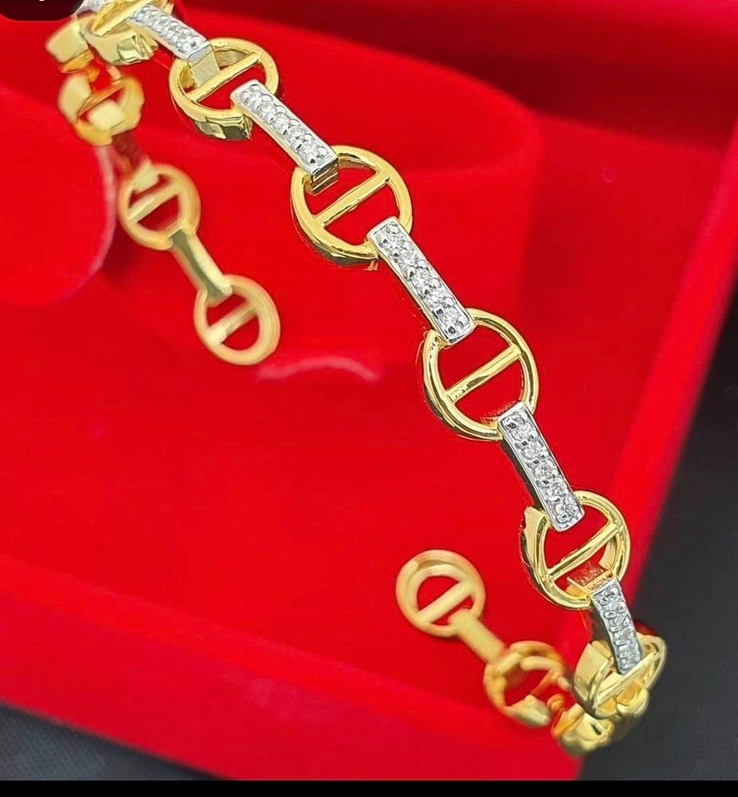 พร้อมส่งและสั่งผลิตกำไลทองเพชรแท้สุดฮิตราคาถูกที่สุดแล้วจ้า แต่งงาน หมั้น ใส่เที่ยว ออกงาน ทองคำ 9K เพชรเกสรแท้ 0.15 กะรัต 30 เม็ด ราคาถูกมาก ส่งฟรี