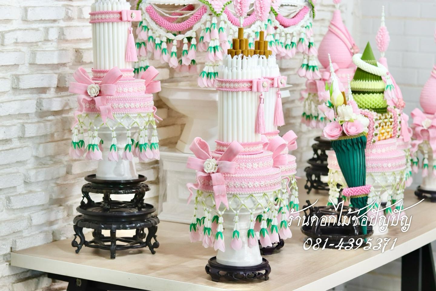 เครื่องบวชดอกไม้ประดิษฐ์สีชมพู