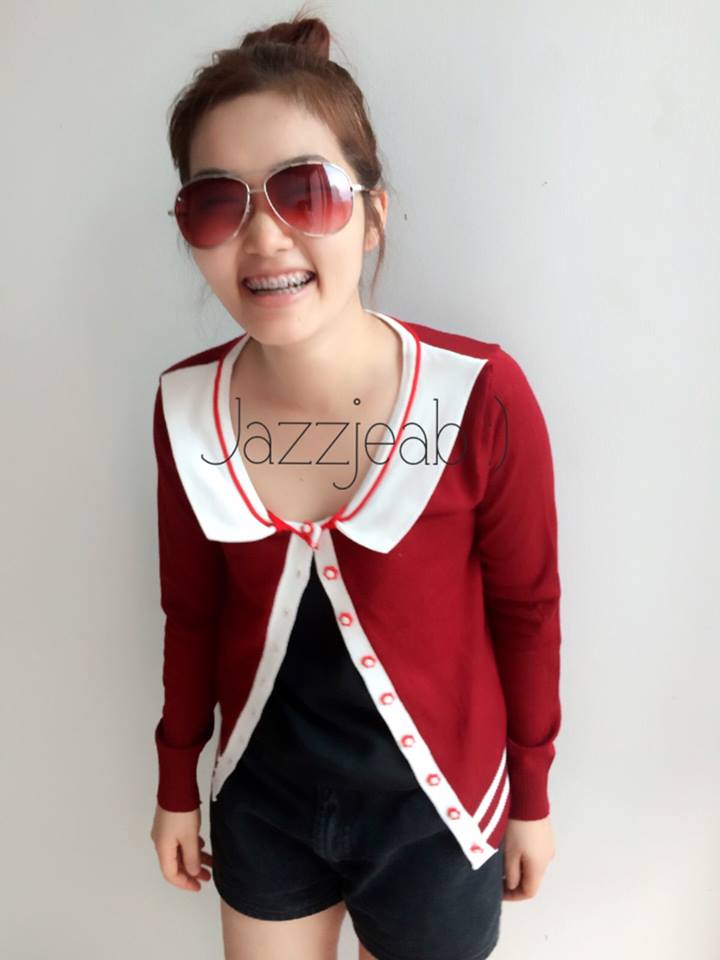 เสื้อคลุมคอโบว์ สีแดง