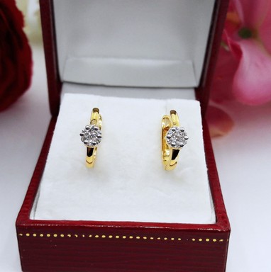 สั่งผลิตต่างหูทองเพชรเบลเยี่ยมคัท ใส่ทุกวัน ใส่เที่ยว ออกงาน เพชรแท้ ทอง18K 23 ตัง 2.57 กรัม น้ำ 98 ราคาถูกมาก มีใบรับประกันค่ะ