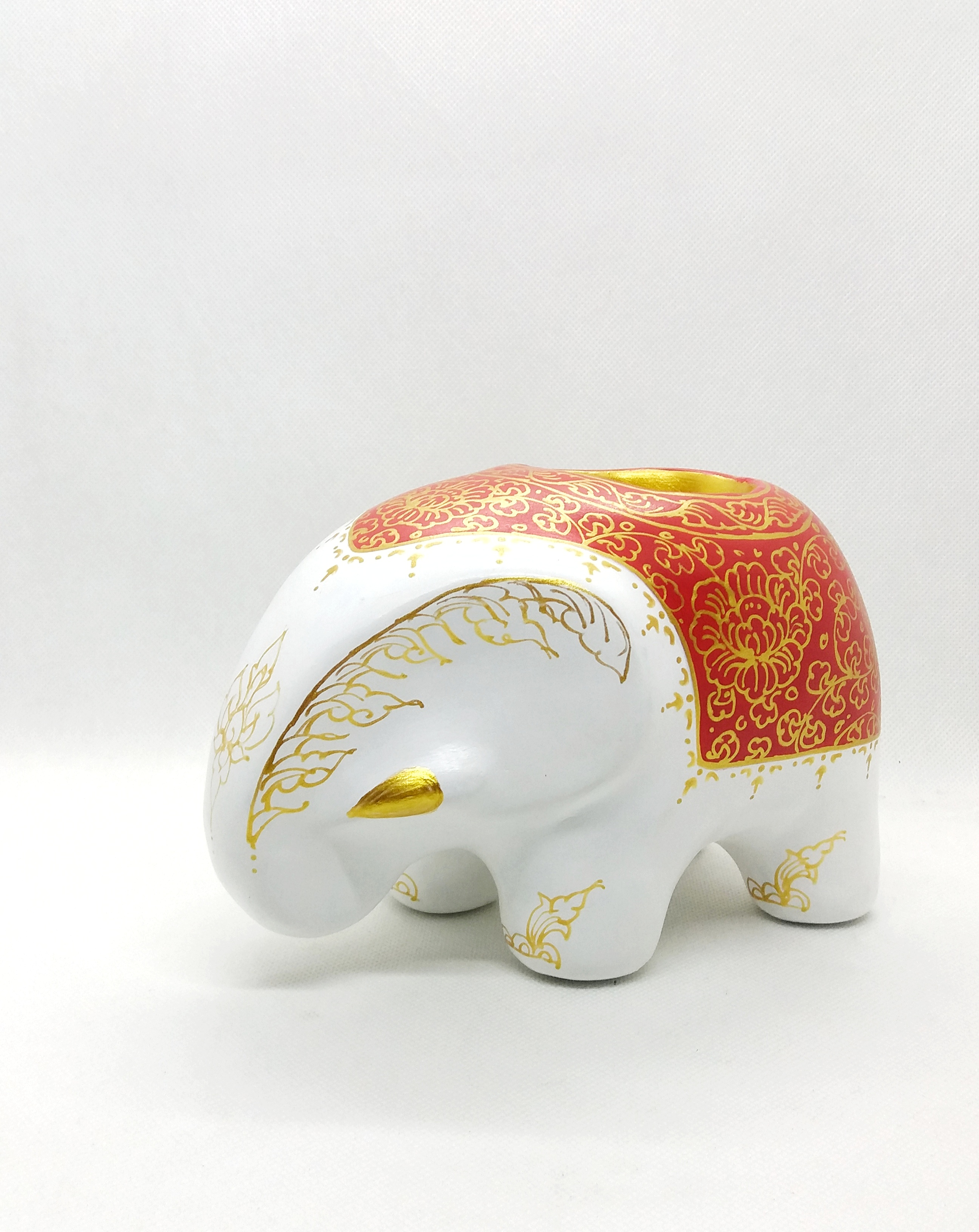 ช้างวางเทียนหอม Size M สีแดงขาว