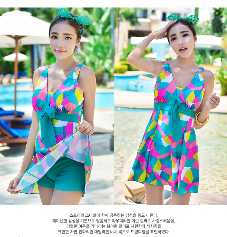 ชุดว่ายน้ำคนอ้วน ลายสีเขียว รอบอก 38-46 รอบเอว 38-44 สะโพก 38-46 นิ้วค่ะ ด้านในเป็นขาสั้นไม่แยกชิ้น สวยมากๆค่ะ