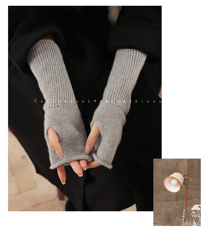 ปลอกแขนไหมพรม นิ้วสอด มี 4 สี