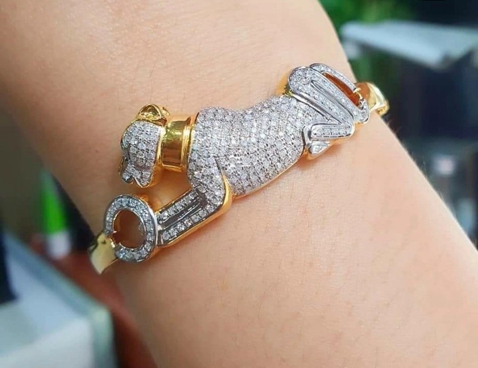 พร้อมส่งและสั่งผลิตกำไลทองเพชรแท้เสือ แสดงถึงความมีอำนาจ บารมี มีโชคลาภ มั่งมี มั่นคง มีเงินมีทอง แต่งงาน หมั้น ใส่เที่ยว ออกงาน ทองคำ 9K เพชรกุหลาบแท้ 0.70 กะรัต 210 เม็ด ราคาถูกมาก ส่งฟรี