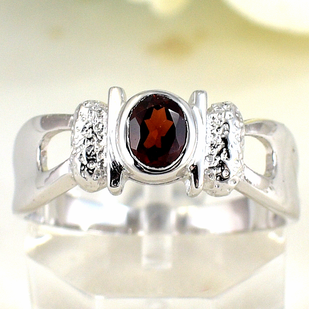 แหวนเงินแท้ราคาถูกชุบทองคำขาว โกเมนแท้ 0.45 กะรัต งานประณีตสวยงาม สั่งผลิตค่ะ