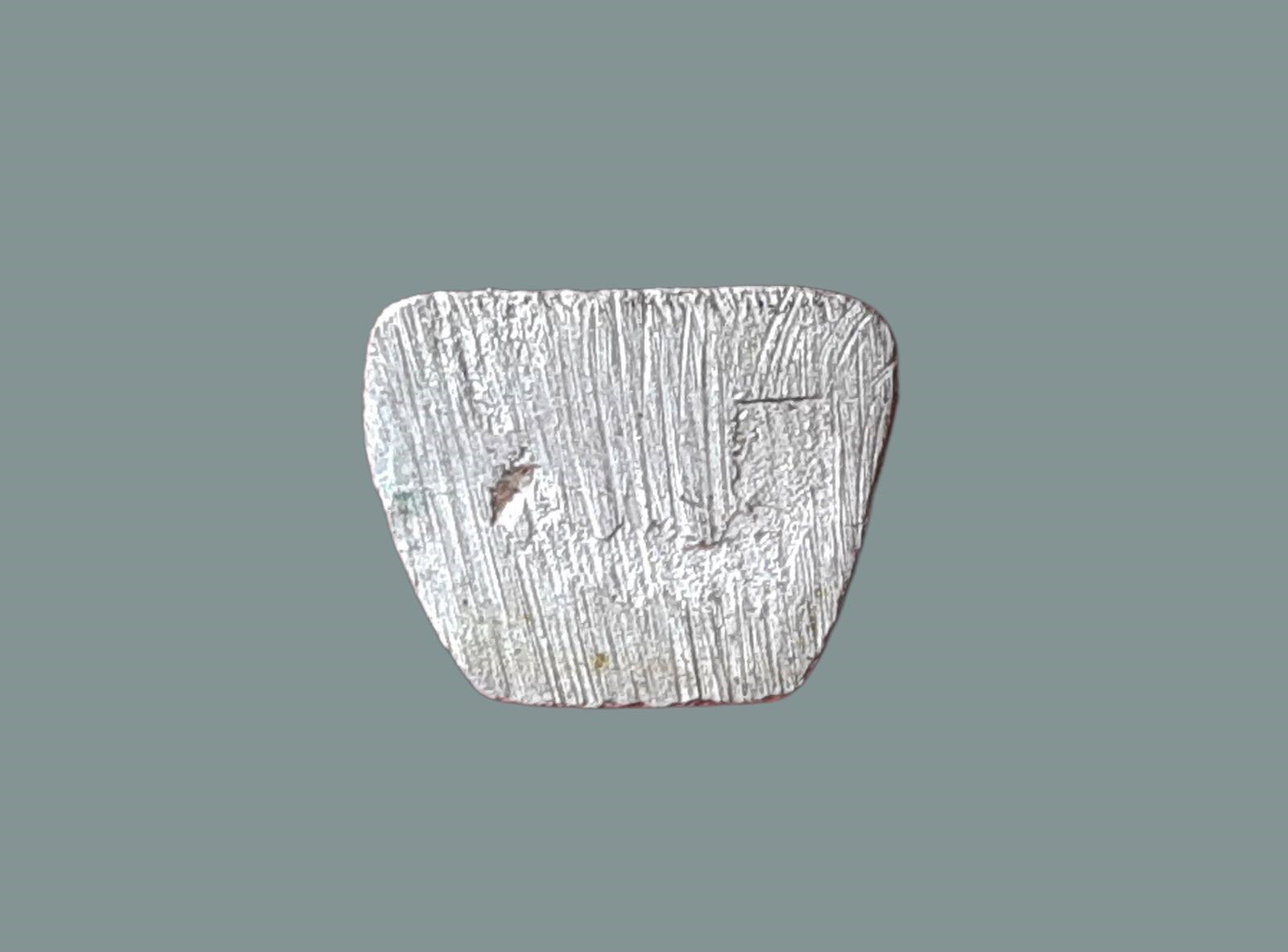 รูปเหมือน หลวงปู่ทวด วัดช้างให้ จ.ปัตตานี พิมพ์จิ๋ว เนื้อเงิน ปี 2535 อาจารย์นอง วัดทรายขาวปลุกเสก