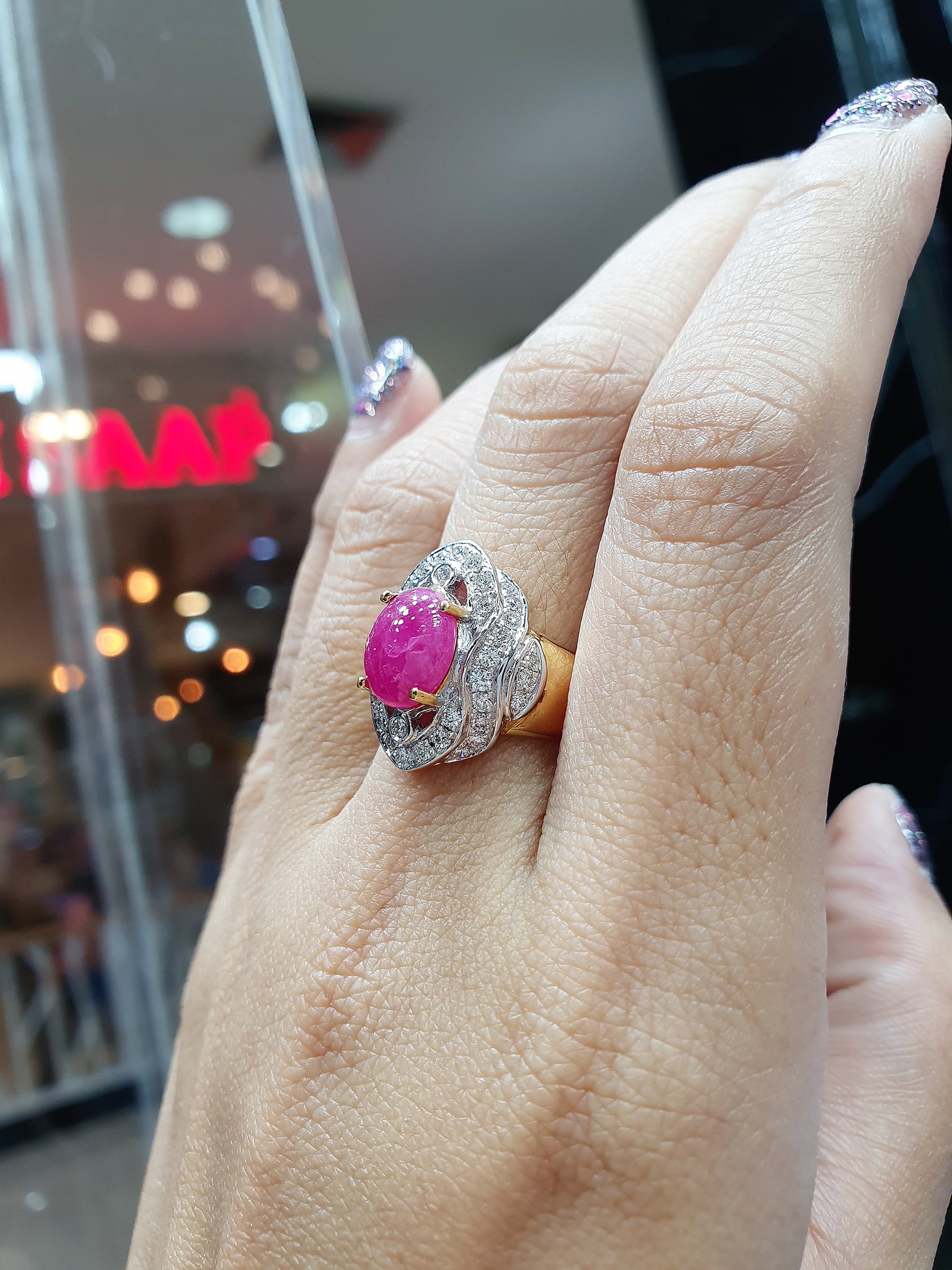 พร้อมส่งและสั่งผลิตแหวนเพชรแท้ พลอยทับทิมพม่าสีสวยสดเนื้อเนียน แหวนแต่งงาน แหวนหมั้น ใส่เที่ยว ออกงาน แหวนทองคำ 18K เพชรแท้ 0.55 กะรัต 42 เม็ด ราคาถูกมาก ส่งฟรี