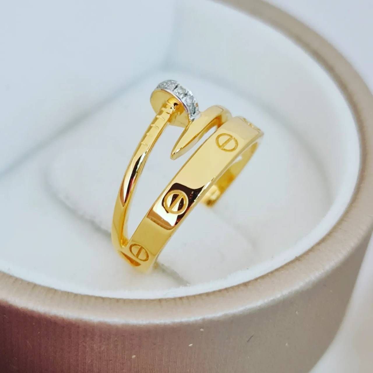 พร้อมส่งและสั่งผลิตแหวนเพชรตะปู ใส่หนึ่งเหมือนได้สอง แหวนแต่งงาน แหวนหมั้น ใส่เที่ยว ออกงาน แหวนทองคำ 9K เพชรกุหลาบแท้ 0.03 กะรัต 6 เม็ด ราคาถูกมาก ส่งฟรี