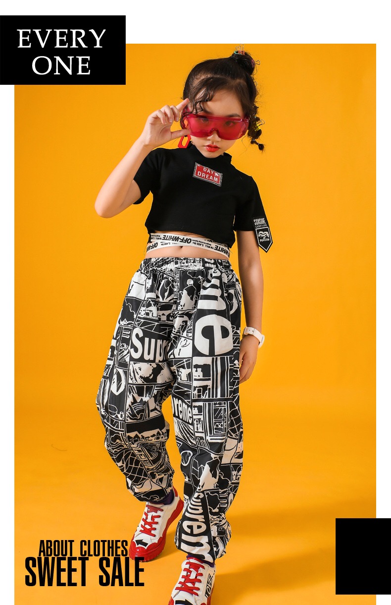 พร้อมส่ง ชุดเต้น ชุดแดนซ์ ฮิปฮอป เสื้อสีดำ กางกงดำลายการ์ตูน