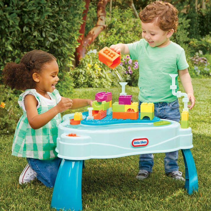 โต๊ะน้ำและโต๊ะต่อตัวต่อ Little Tikes Build & Splash - Water Table with 25-Piece Accessories