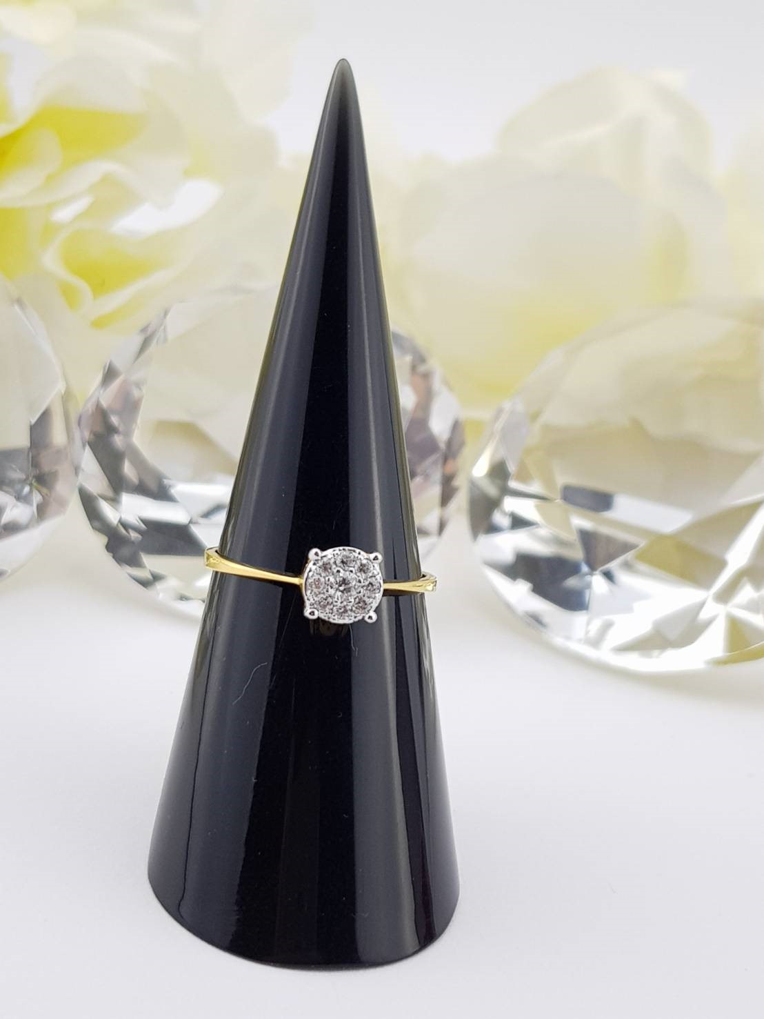 สั่งผลิตเพชรเบลเยี่ยมคัท แหวนแต่งงาน แหวนหมั้น ใส่เที่ยว ออกงาน แหวนทองคำ 18K เพชรแท้ 0.13 กะรัต 1.54 กรัม น้ำ 99 ราคาถูกมาก มีใบรับประกันค่ะ